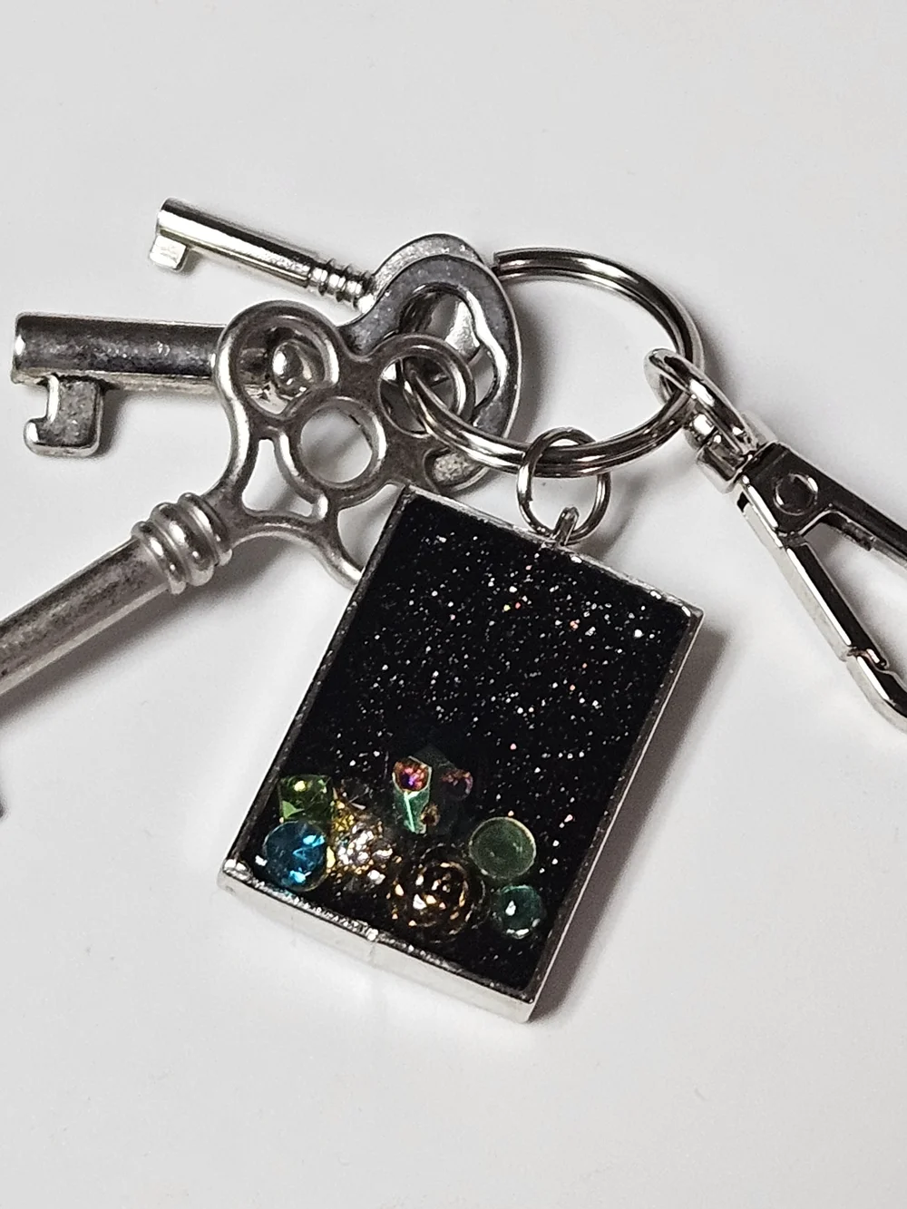 Romantic Gothic Skull And Crystal Accent Keychain Bag Charm